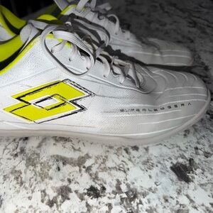 Lotto Superleggera Men's White Athletic Soccer Cleats with Neon Yellow Accents